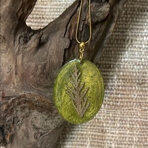 Elegant Green Pendant Necklace